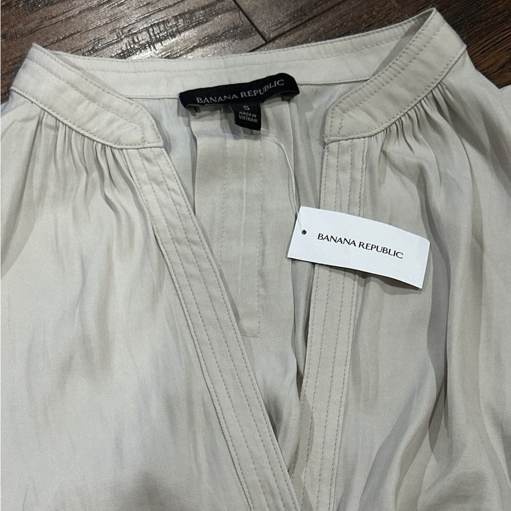 Banana Republic Women's Tan V-Neck Capped Sleeve Top Size S - Picture 8 of 11